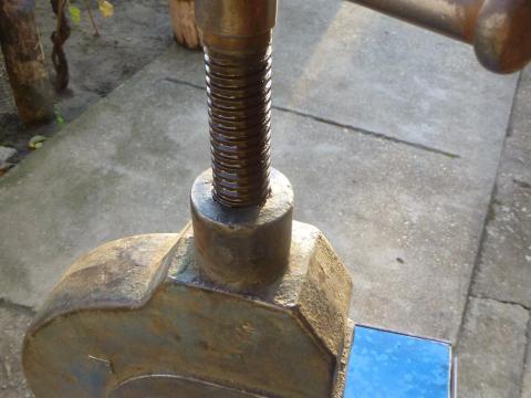 Csősatu eladó – 2 col befogásig, masszív kivitel