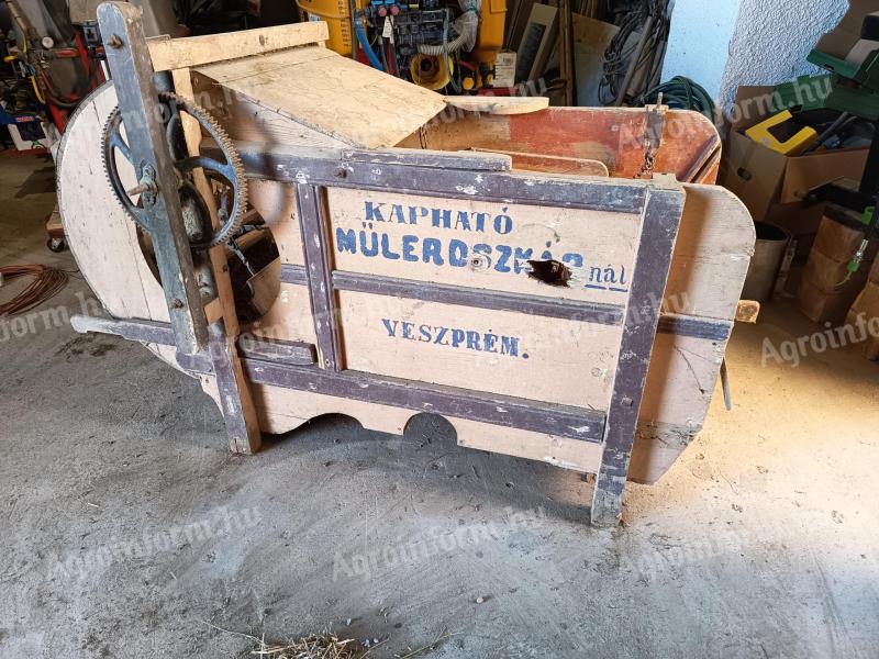 Eladó kombájn cséplő muzeális