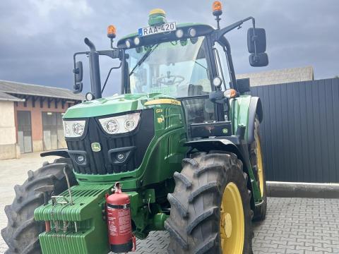 John Deere 6120M