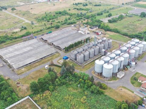 Közvetlenül eladótól – Makó GKSZ kereskedelmi és szolgáltató övezet besorolású silótelep, 54 000 m² belterületi ingatlan