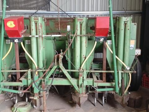 HASSIA 4 soros burgonya vetőgép, ültetőgép HASSIA 4 soros burgonya vetőgép, ültetőgép