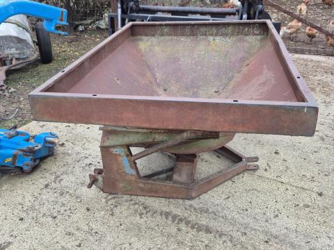 Eladó 1 tárcsás műtrágyaszóró üzemképes állapotban