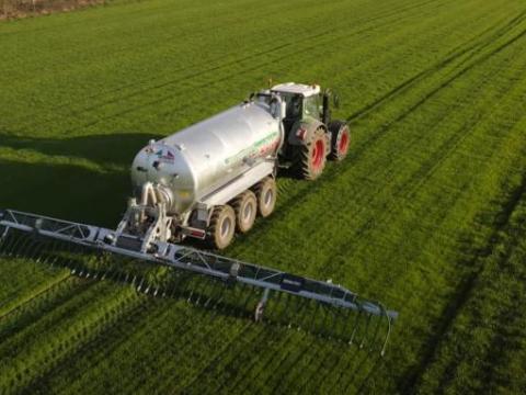 BETEC V-TRAIL – Szervestrágyaszóró folyékony szervestrágya kijuttatáshoz