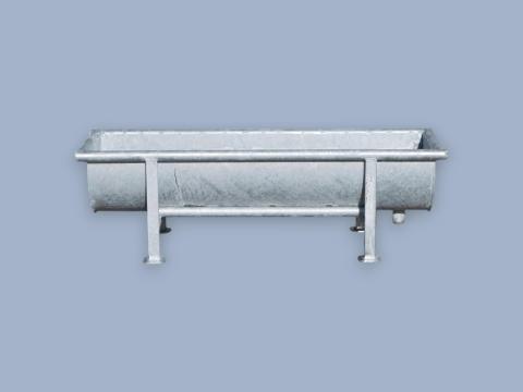 Juh itatóvályú tartólábbal, horganyzott (L=1,25 m) – masszív, hosszú élettartamú megoldás Juh itatóvályú tartólábbal, horganyzott (L=1,25 m) – masszív, hosszú élettartamú megoldás