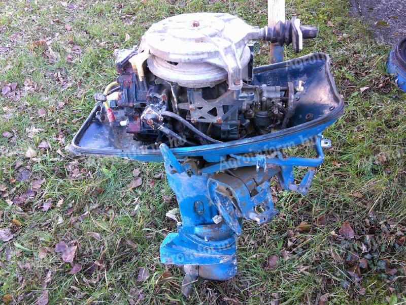 Johnson Evinrude 18 lóerős, 2 hengeres, beállt, hiányos csónakmotor alkatrésznek