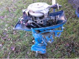 Johnson Evinrude 18 lóerős, 2 hengeres, beállt, hiányos csónakmotor alkatrésznek