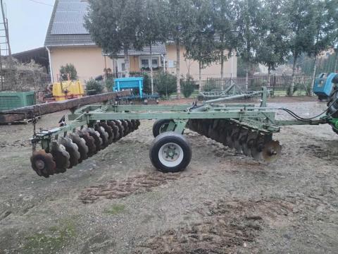 Eladó vontatott V tárcsa 320 Eladó vontatott V tárcsa 320