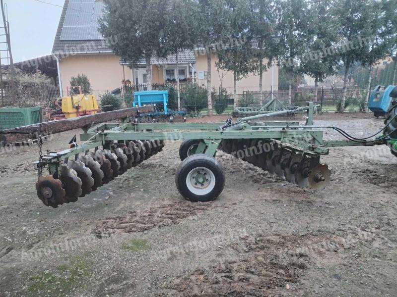 Eladó vontatott V tárcsa 320