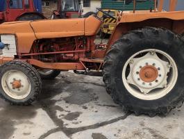 Eladó Renault traktor