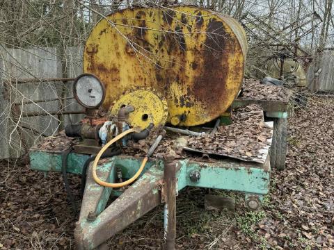 Gázolaj szállító tartály eladó – 2000 liter, egytengelyes