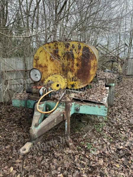 Gázolaj szállító tartály eladó – 2000 liter, egytengelyes