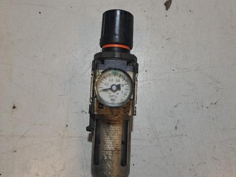 Eladó SMC nyomás csökkentő szabályzó szelep AW3000 03BG-R