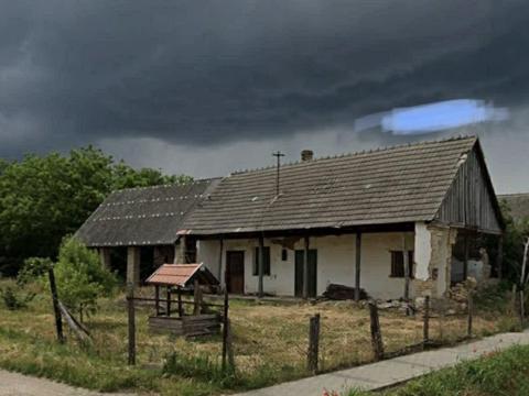 Családi ház nagy telekkel Paks közelében, Pusztahencsén eladó