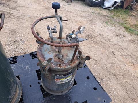 Eladó pneumatikus festék nyomótartály, 20 literes festékszóró tartály Eladó pneumatikus festék nyomótartály, 20 literes festékszóró tartály