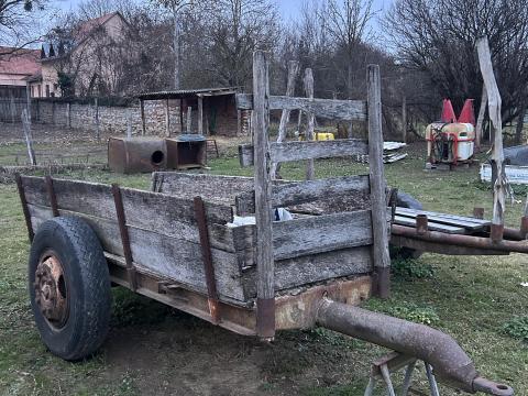 Eladó egyedi traktor pótkocsi