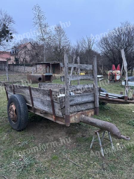 Eladó egyedi traktor pótkocsi