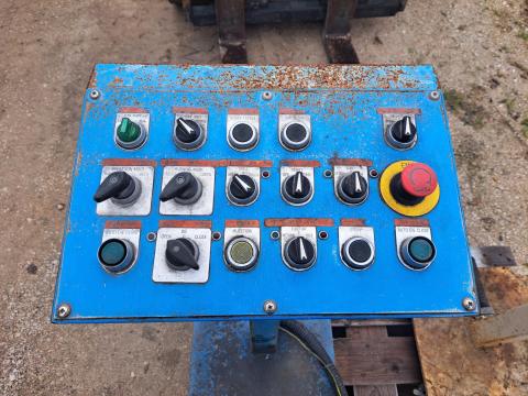 Eladó vezérlőpult kapcsolószekrény vezérlőoszlop kezelőpanel 34x46