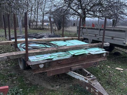 Eladó egyedi építésű pótkocsi, bálaszállító Eladó egyedi építésű pótkocsi, bálaszállító