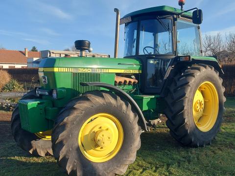 John Deere 3140 légfékkel, elsőkerékhajtással, 100 LE