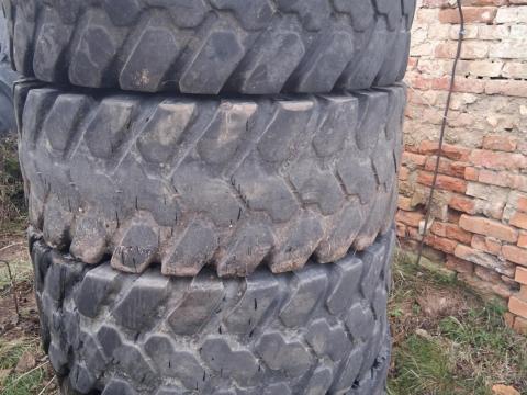 460/70 R24 Firestone Manitou gumiabroncs eladó