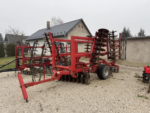 Eladó 5,6 méteres vontatott V-tárcsa, 2021-es gyártású Eladó 5,6 méteres vontatott V-tárcsa, 2021-es gyártású