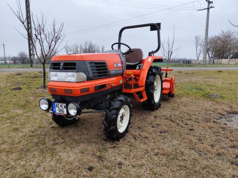 Kubota GL220 kistraktor 22 LE, 541 üzemóra, szervókormány, 4x4 hajtás, eladó tulajdonostól Kubota GL220 kistraktor 22 LE, 541 üzemóra, szervókormány, 4x4 hajtás, eladó tulajdonostól