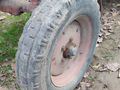 MTZ 50/80 homlokrakodóval eladó MTZ 50/80 homlokrakodóval eladó