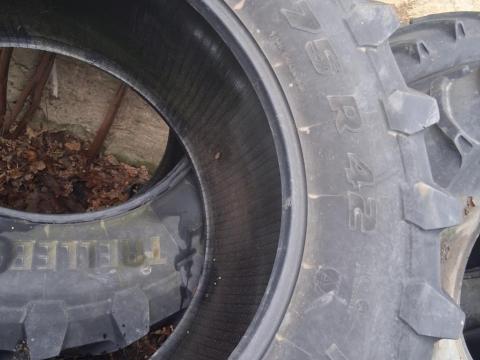 Eladó 2 db Trelleborg 710/75 R42 használt gumiabroncs Eladó 2 db Trelleborg 710/75 R42 használt gumiabroncs