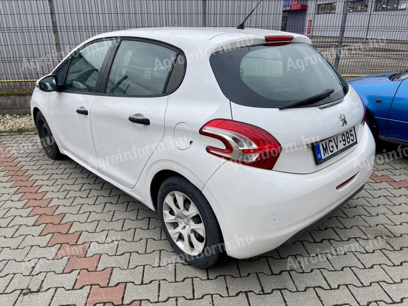 Peugeot 208 gépkocsi eladó érvényes okmányokkal