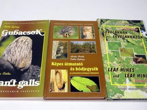 Erdővédelmi szakkönyvcsomag (3 db) – Csóka György: Gubacsok, Levélaknák Erdővédelmi szakkönyvcsomag (3 db) – Csóka György: Gubacsok, Levélaknák