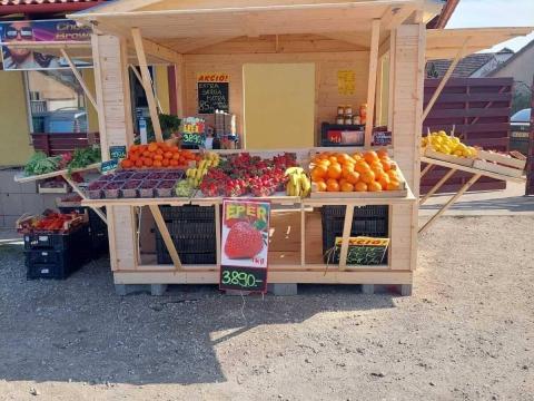 Eladó zöldség-gyümölcs árusító faház Eladó zöldség-gyümölcs árusító faház