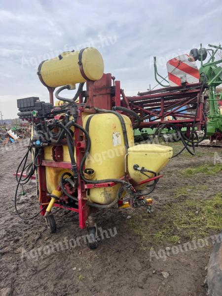 HARDI 1000 LITERES PERMETEZŐ, 15 MÉTERES SZÓRÓKERETTEL. HIDRAULIKUS