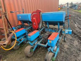 MONOSEM 4 SOROS PNEUMATIKUS VETŐGÉP,  KUKORICAVETŐGÉP VETÉSELLENŐRZŐVEL