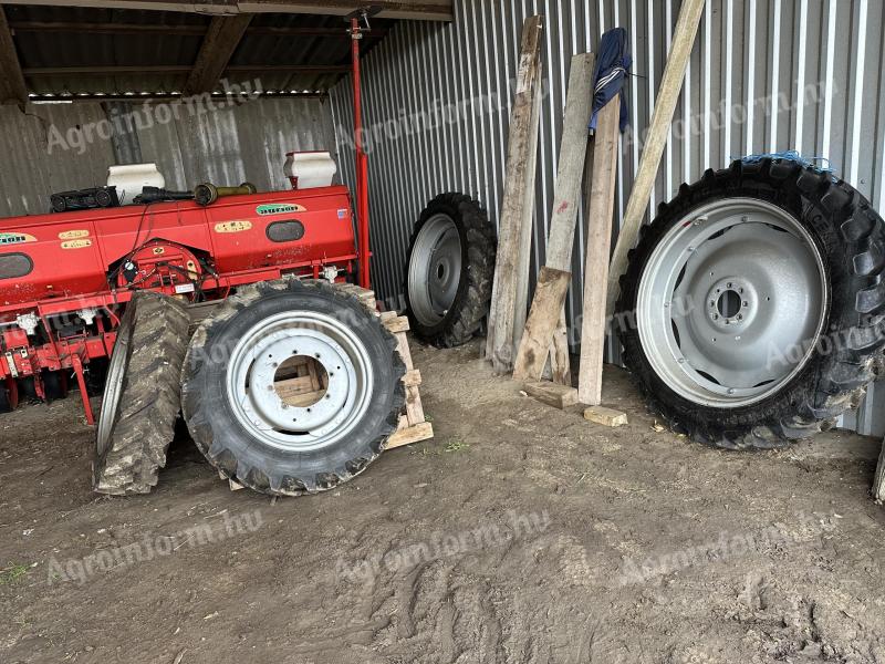 Művelőkerék Case IH JXU 95-ös traktorra