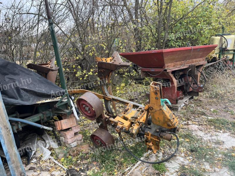 Eladó Huard kétfejes váltvaforgató eke