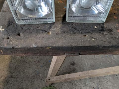 MTZ gyári első lámpa pár 15x15 eladó MTZ gyári első lámpa pár 15x15 eladó