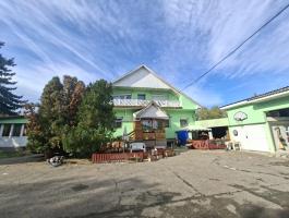 Lovasbirtok eladó,  családi ház + wellness,  nem kifüggesztés köteles