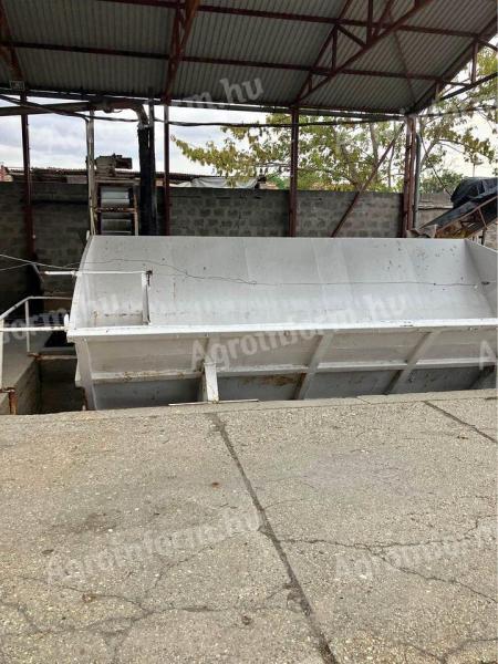 Garat serleges felhordóval szőlőfeldolgozáshoz