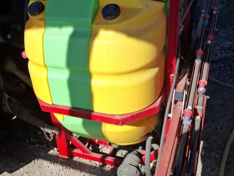 Brandi vegyszerező, 800 literes, eladó Brandi vegyszerező, 800 literes, eladó