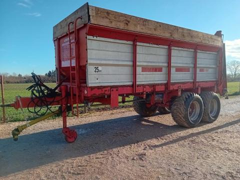 Szervestrágyaszóró