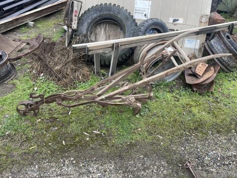 Lóvas szerszámok, ekék, nehéz fogas, magtakaró fogas, ekéző és taligák eladók Lóvas szerszámok, ekék, nehéz fogas, magtakaró fogas, ekéző és taligák eladók