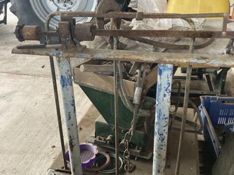 Tolósúlyos mázsa, 100 kg-ig mérő mérleg Tolósúlyos mázsa, 100 kg-ig mérő mérleg