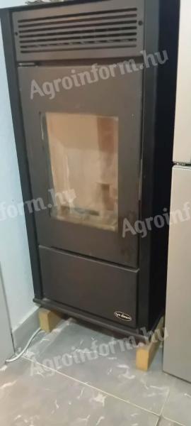 Tim Sistem Rittium 7 típusú 6 kW-os pellet kandalló eladó Egerben