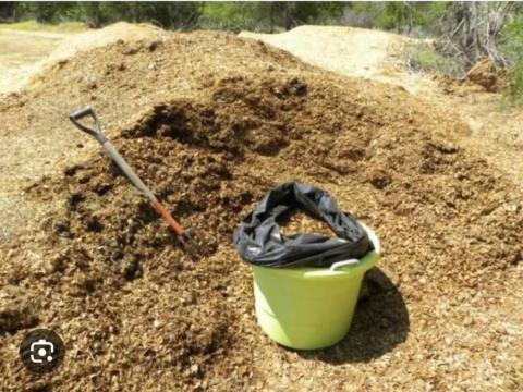 Lótrágya eladó 25 kg-os rekeszben