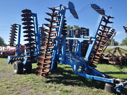 Rabewerk 6 m-es nehéztárcsa hengerrel szerelve eladó Rabewerk 6 m-es nehéztárcsa hengerrel szerelve eladó