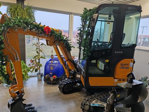 KATO HD20 minikotró fűtött fülkével KATO HD20 minikotró fűtött fülkével