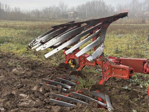 Váltva forgató ekék Pöttinger Servo eladó Váltva forgató ekék Pöttinger Servo eladó