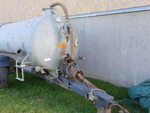 DETK 115 szippantó eladó – 5 m3-es horganyzott tartály, víz szállítására DETK 115 szippantó eladó – 5 m3-es horganyzott tartály, víz szállítására