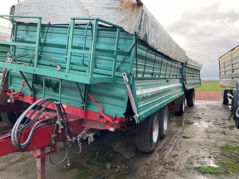 Farmtech TP 1000 (13t) tandem és Farmtech ZDK 1400 (16t) kéttengelyes pótkocsi párban, azaz 2 kocsi 1 új áráért Farmtech TP 1000 (13t) tandem és Farmtech ZDK 1400 (16t) kéttengelyes pótkocsi párban, azaz 2 kocsi 1 új áráért