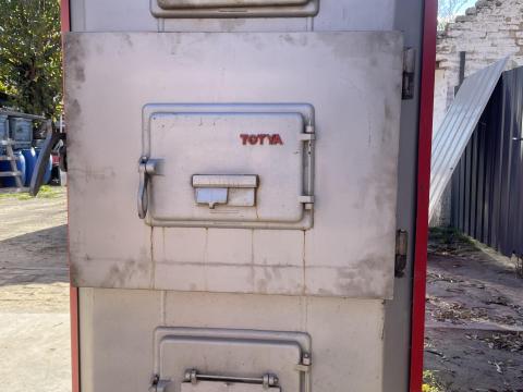 Totya Titán 2, 60-85 kW-os szalmabálás vegyestüzelésű kazán huzatszabályzóval és szigeteléssel zárt fűtéskörhöz Totya Titán 2, 60-85 kW-os szalmabálás vegyestüzelésű kazán huzatszabályzóval és szigeteléssel zárt fűtéskörhöz